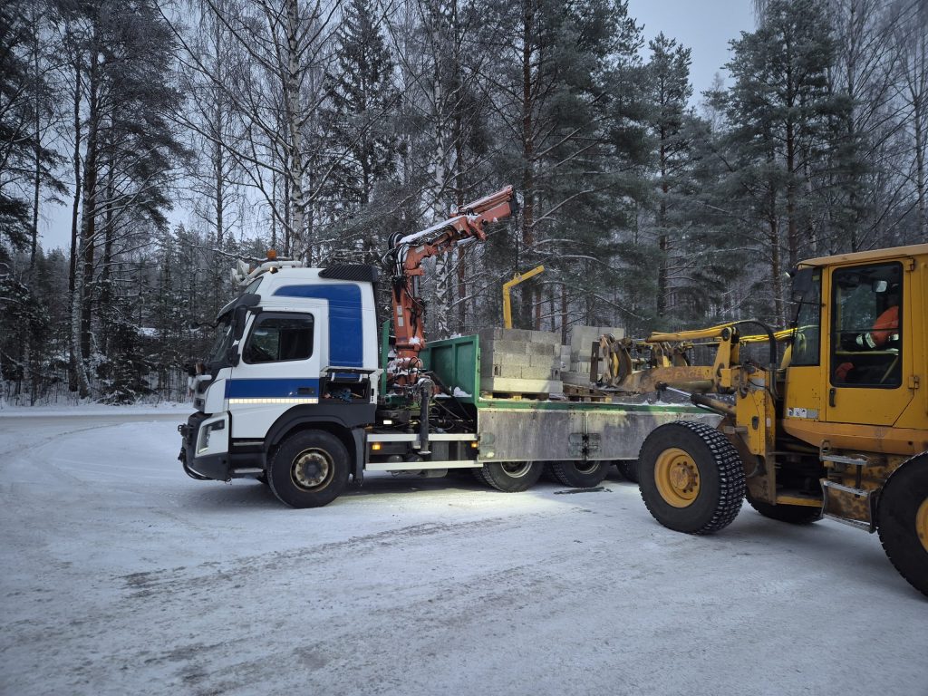 kappaletavarakuljetus-nostotyot-maansiirto-maa-ainekset-puumala-sulkava