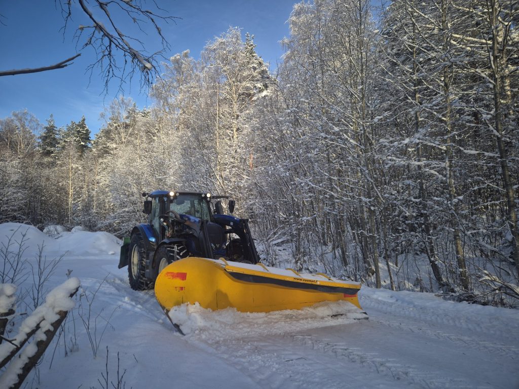 konetyot-maanrakennus-teiden-pihojen-kunnossapito-auraus-puumala-ruokolahti-11